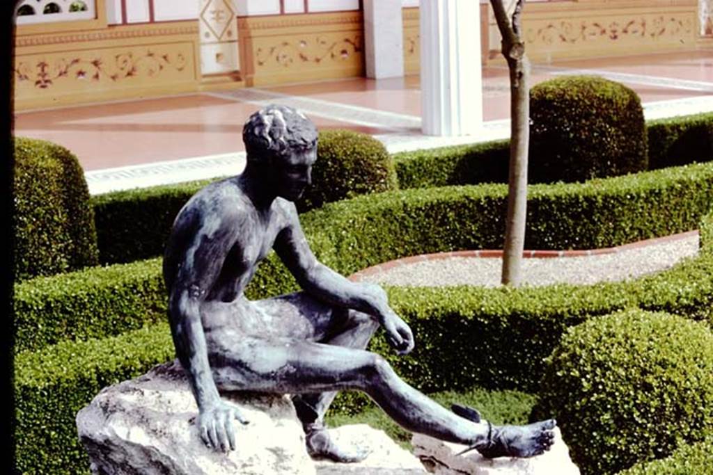 Getty Villa, Malibu, Spring 1982. Reproduction bronze statue of seated Hermes in garden area. Photo by Stanley A. Jashemski.
Source: The Wilhelmina and Stanley A. Jashemski archive in the University of Maryland Library, Special Collections (See collection page) and made available under the Creative Commons Attribution-Non Commercial License v.4. See Licence and use details.
J80f0434